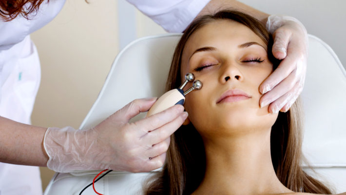 Cienie pod oczami – jak je zlikwidować?